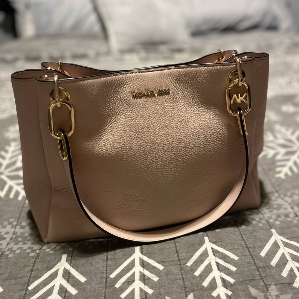 Bags - Picture 2 of 10